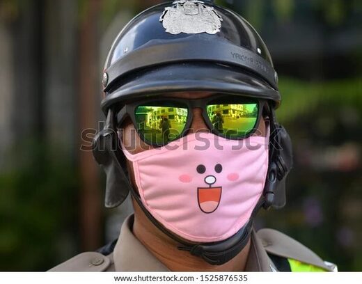 Italijanska policija odbila da nosi roza maske