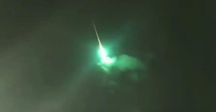 Many citizens living in the Marmara and Aegean regions shared the images of a meteor shining green light on social media.