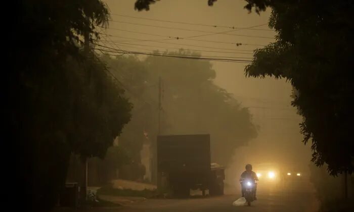Massive ash cloud from wildfires engulfs southern Paraguay