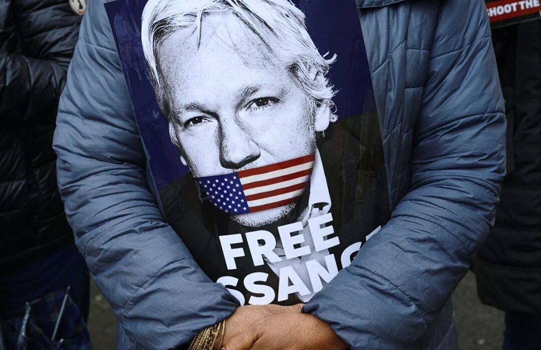 Klikni za povećanje assange