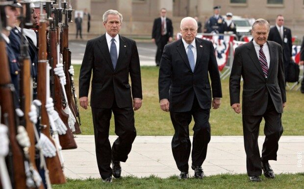Džordž Buš, Dik Čejni i Donald Ramsfeld u Arlingtonu 2006.