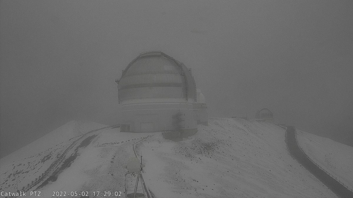 Mauna Kea summit's current conditions show high humidity with freezing temperatures and thunderstorms.