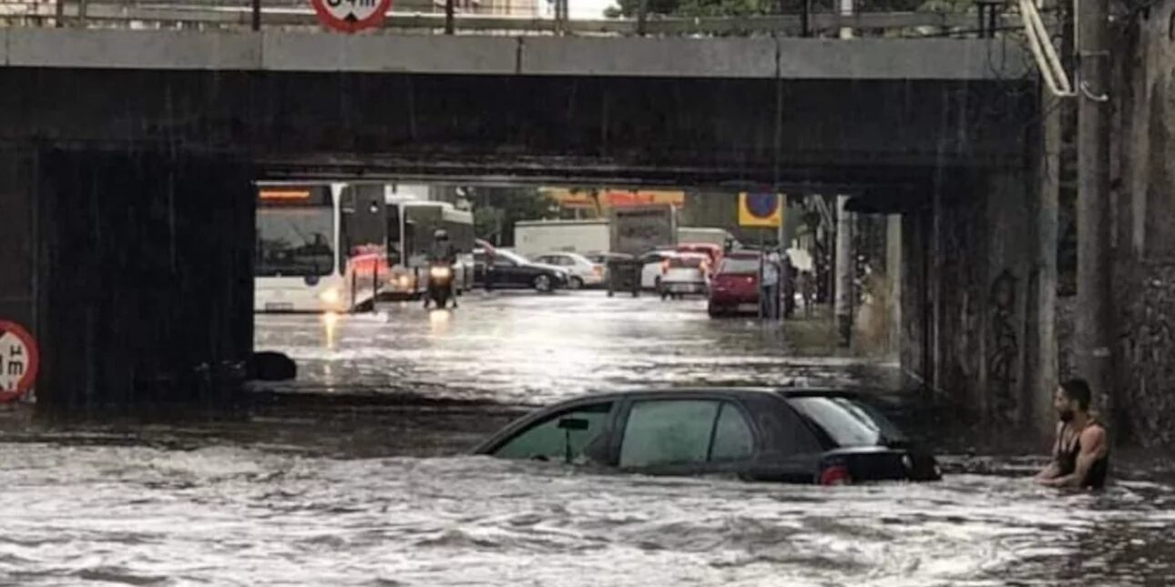 Unprecedented images with the floods in Thessaloniki / Forecast Weather Greece Πηγή: iefimerida.gr - Thessaloniki: Heavy floods in the city, drivers trapped and roads closed [video & images] - iefimerida.gr