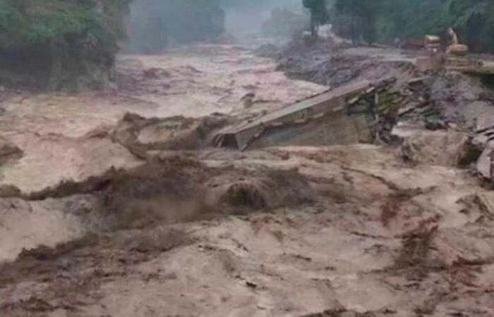 Sichuan and Heilongjiang flooded on the same day, causing 4 deaths and 13 missing