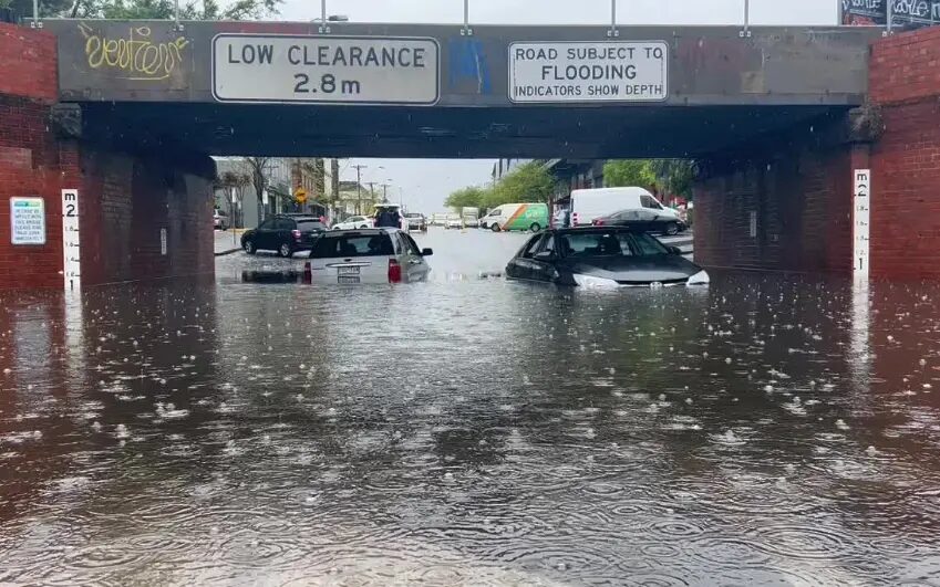Cars became stranded in floodwaters in South Melbourne.