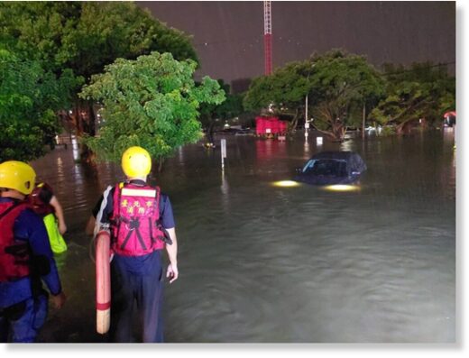 Parking lot on Tonghe Street in Taipei City's Shilin District flooded.