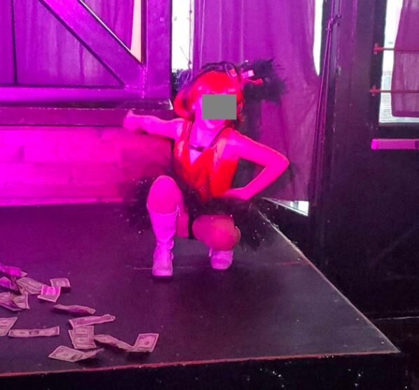 Klikni za povećanje Child drag queen payment