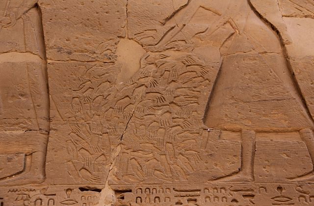 Gomila odsečenih šaka u hramu Medinet Habu