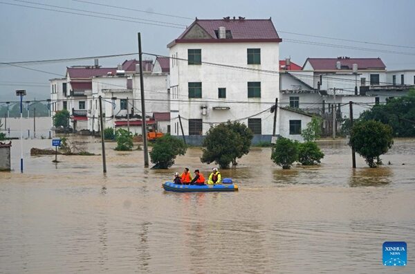 Rescuers carry out rescue operations in Shangshan village of Licun township, Fengcheng city, East China's Jiangxi province, May 6, 2023.