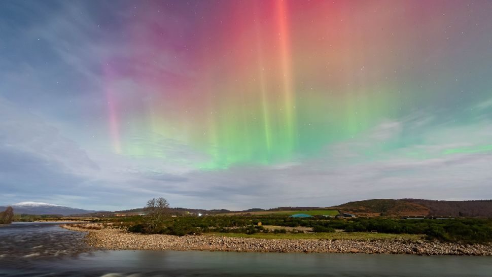 orange aurora scotland november 2023 solar wind