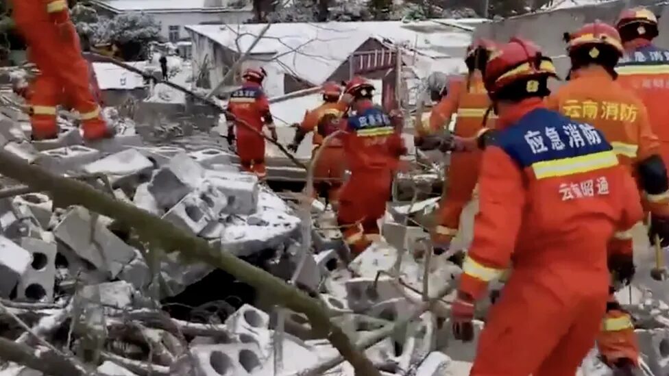Spasioci u okrugu Zhenxiong rade na temperaturama ispod ništice