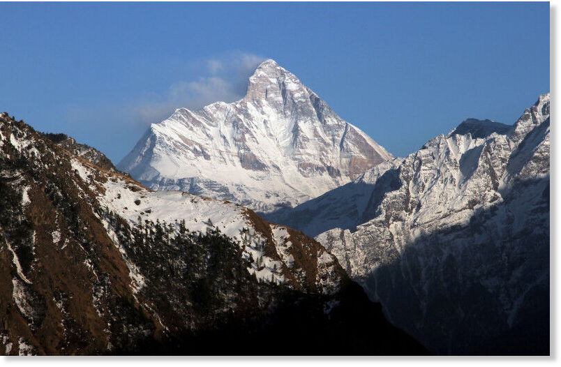 Klikni za povećanje Snow-covered Nanda Devi mountain