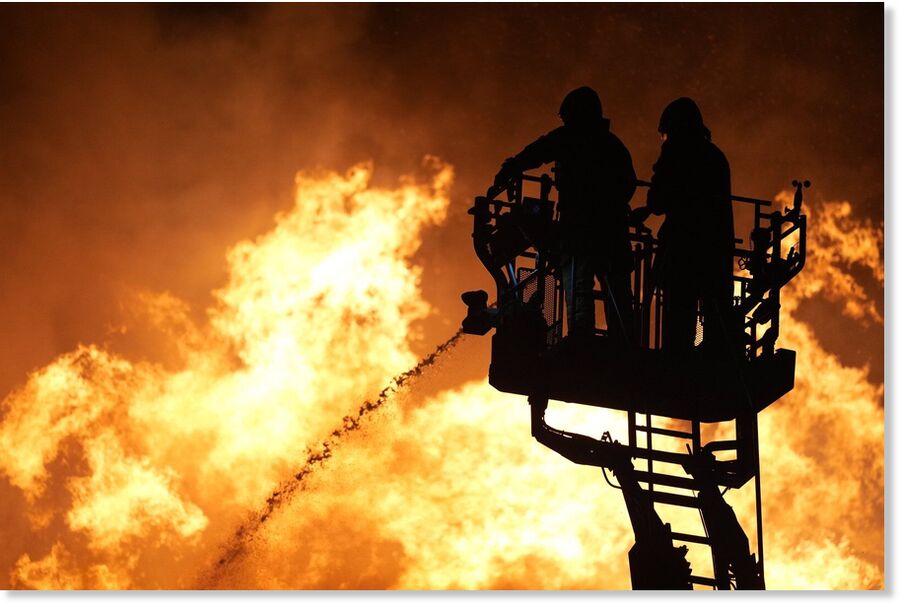 Firefighters try to extinguish a fire in the Yamanlar neighborhood in Izmir's Karşıyaka district, Aug. 16,