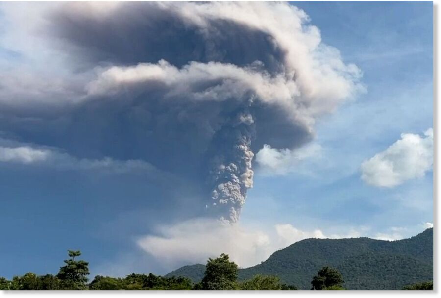 Mount Lewotobi Laki-Laki erupts