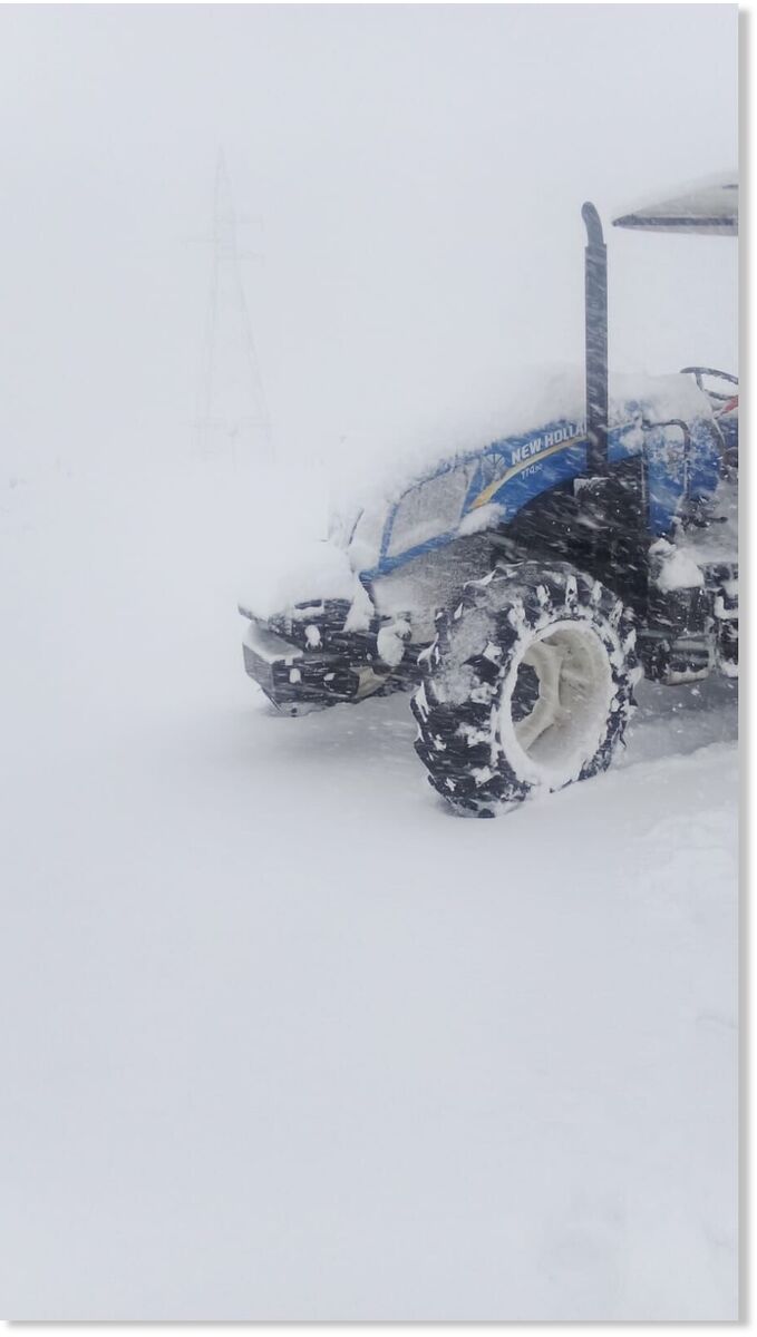 Klikni za povećanje Unexpected snow has caused chaos on roads in South Africa, Namibia, and Lesotho.