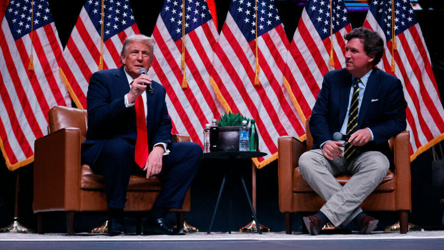 Taker Karlson i Donald Tramp