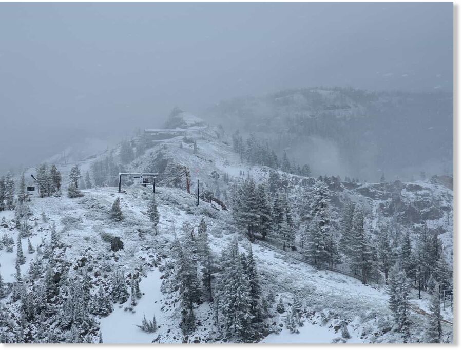 Klikni za povećanje June snow for Palisades Tahoe.