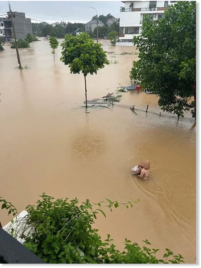 Floodwaters exceed one meter in Thai Nguyen City on the morning of June 21.