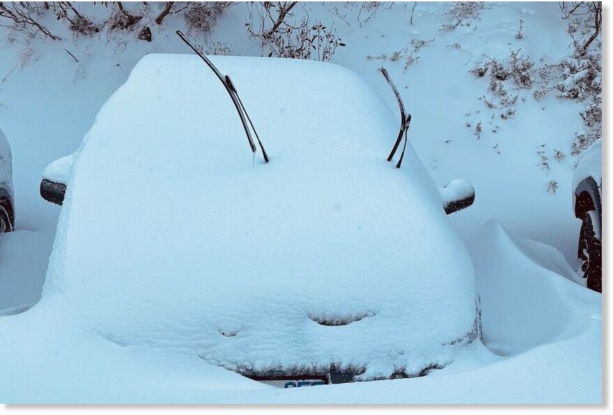 More than 30 centimetres of snow has fallen at Mount Hotham since Tuesday.