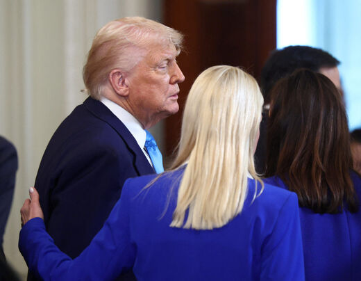 Klikni za povećanje trump bondi