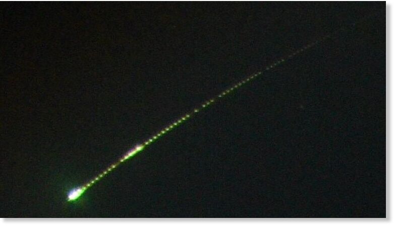 A meteorite lit up the skies of WA overnight slamming through the Earth’s atmosphere at 34km per second.
