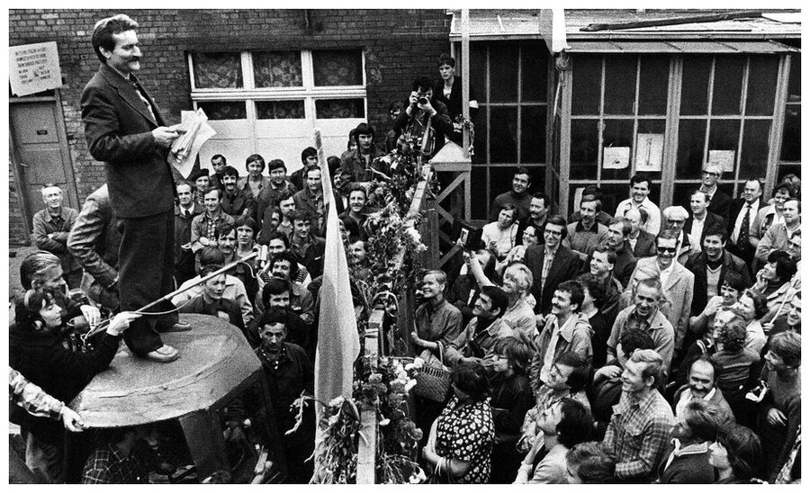 Lech Walesa addresses Polish workers