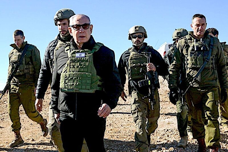 Klikni za povećanje Neti and troops