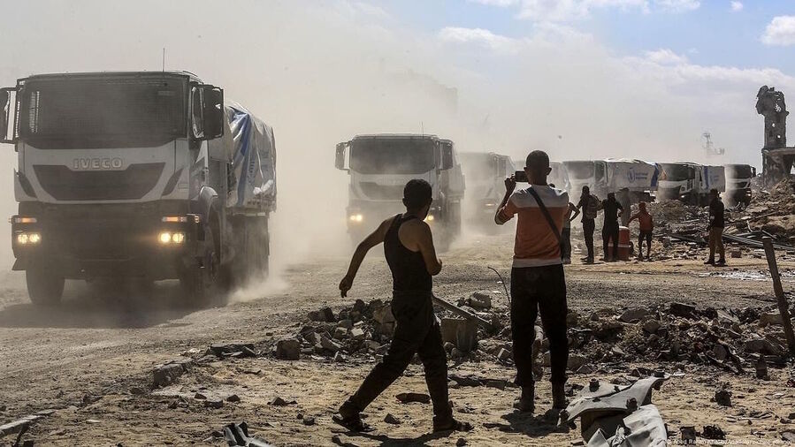 children gaza aid trucks