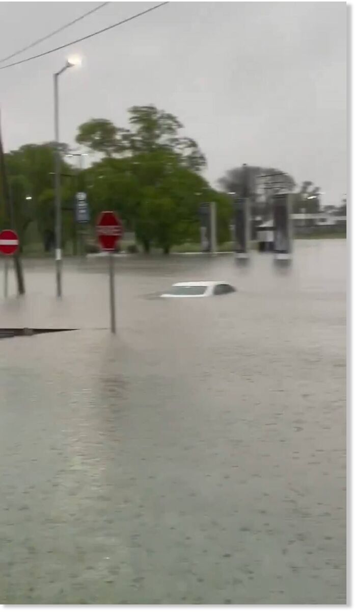 Major flooding in Tecnópolis in Villa Martelli, Buenos Aires Province