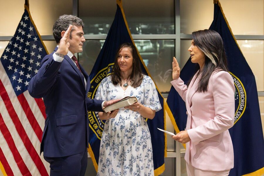 Klikni za povećanje tulsi gabbard joe kent