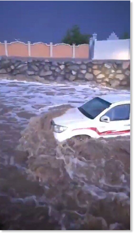 Terrifying flash floods tore through Saudi Arabia
