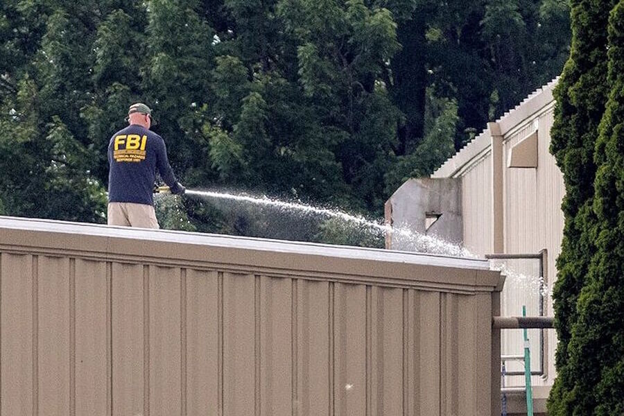 Klikni za povećanje fbi hose down roof thomas crooks buck county assassination