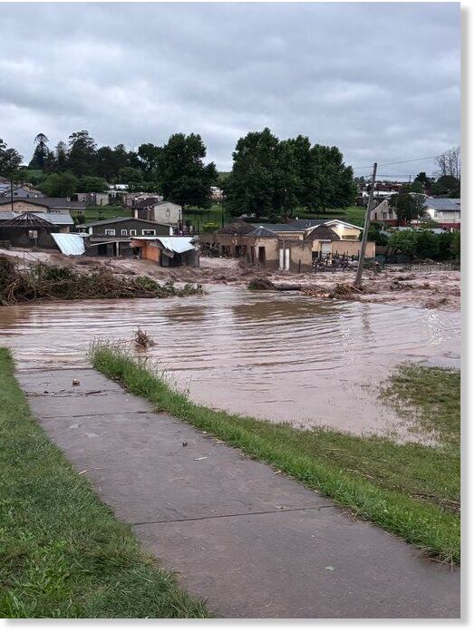 Klikni za povećanje Preliminary information suggests that several residential properties have sustained flood damage, and road infrastructure, including bridges, has been affected