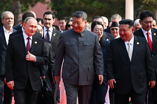 Klikni za povećanje putin xi kim parade
