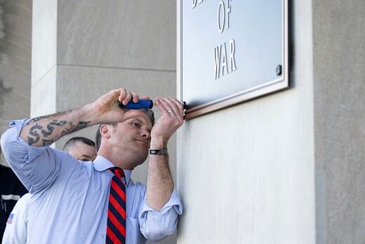 Klikni za povećanje hegseth sign war department