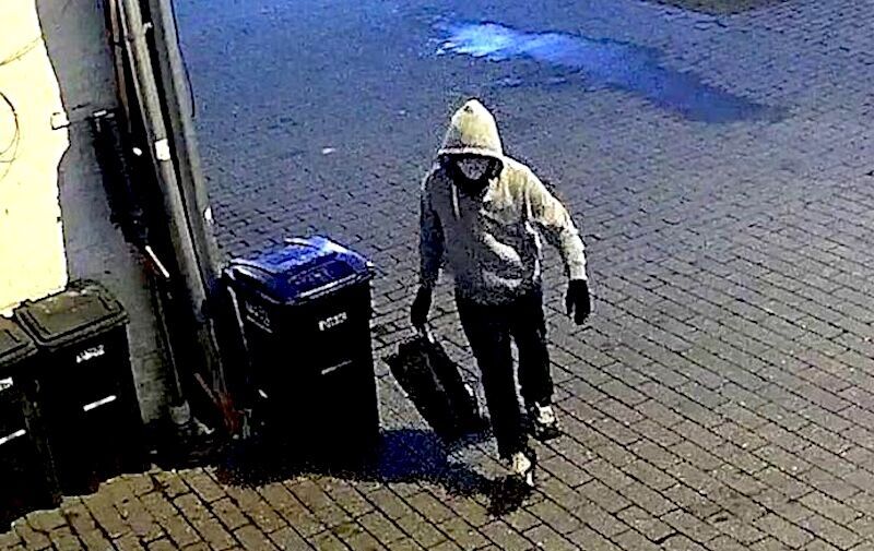 Klikni za povećanje Pipebomb suspect