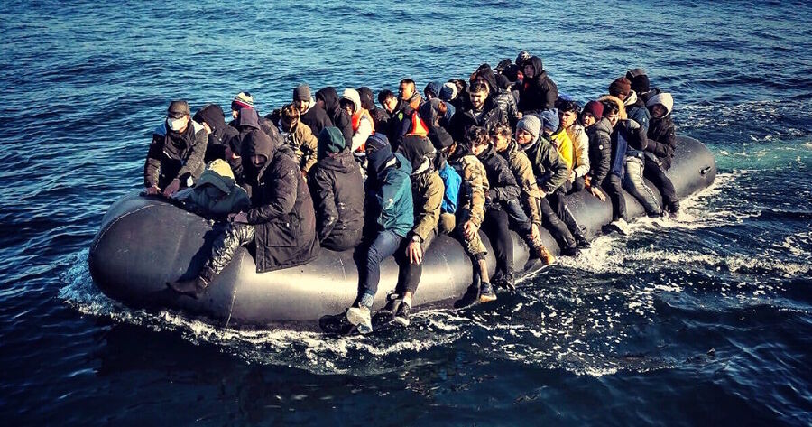 illegal migrants english channel overrun europe