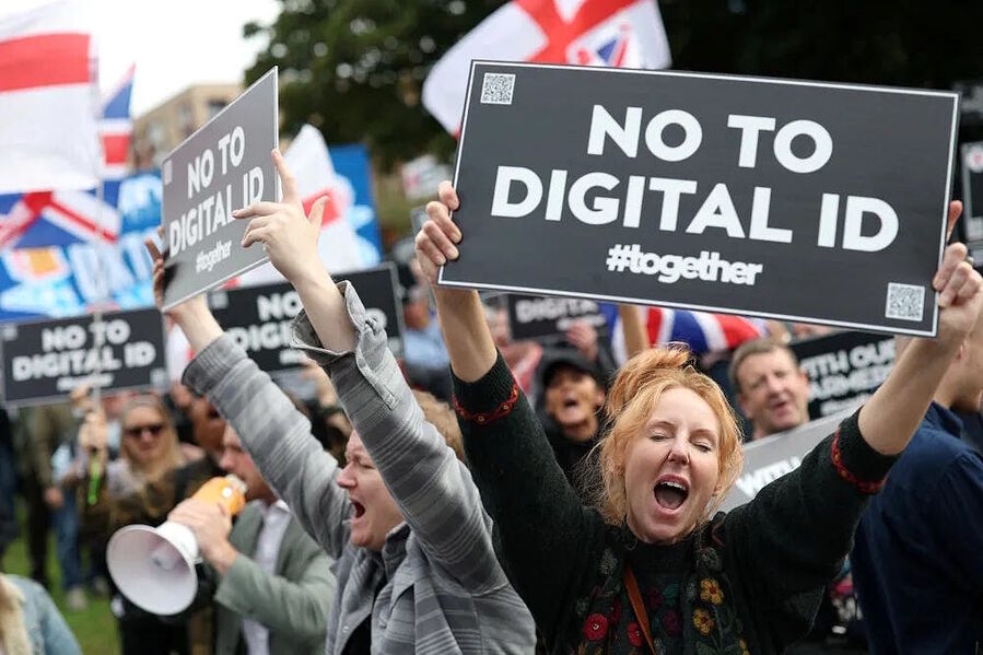 Klikni za povećanje digital identification protest britain
