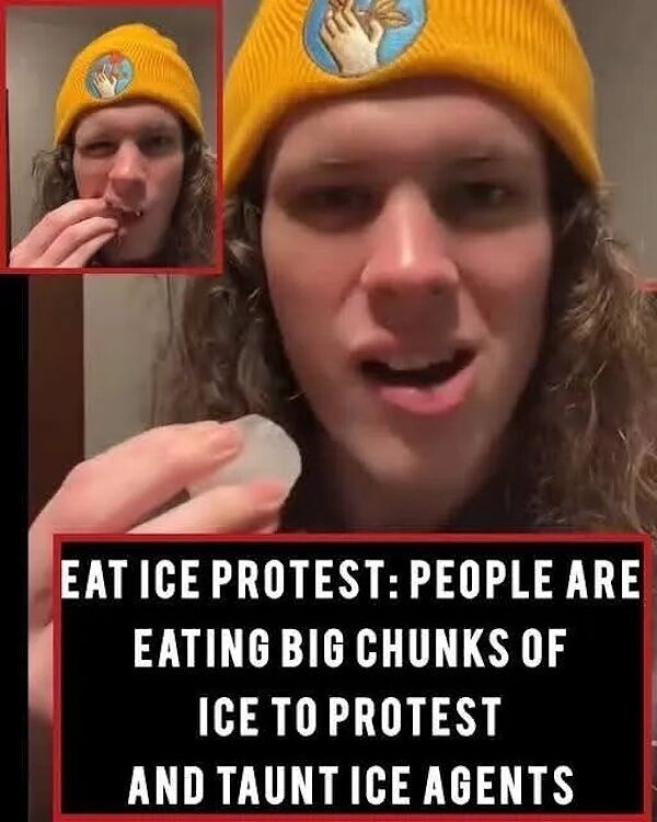 Klikni za povećanje ice protesters eating ice cubes