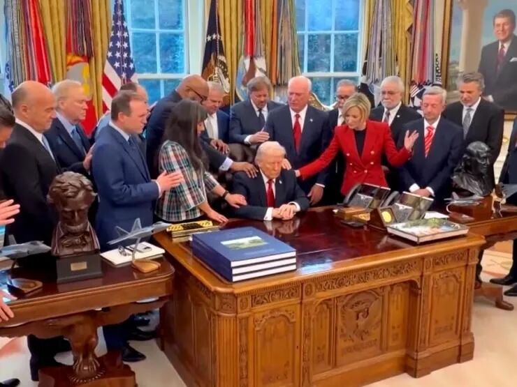 Trump prayer meeting in Oval office