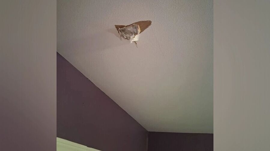 Klikni za povećanje meteorite fragment hit house houston texas