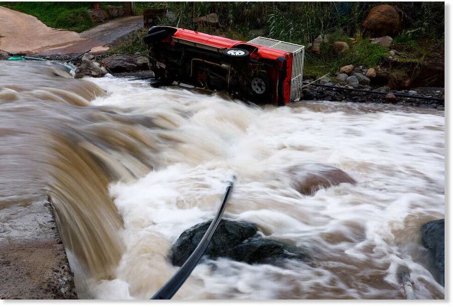 A vehicle is swept away by water into a ravine near El Caidero