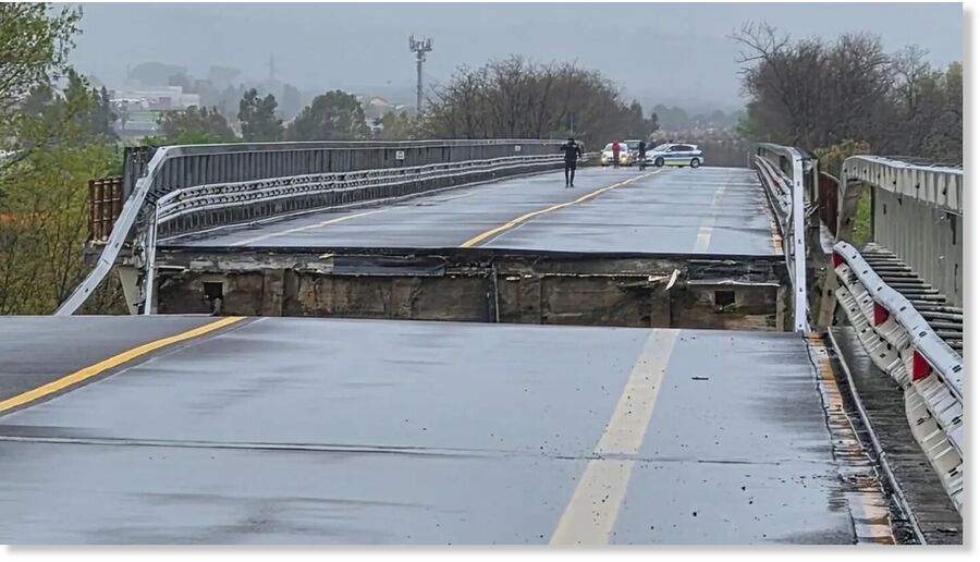 Storms in southern Italy: bridge collapse