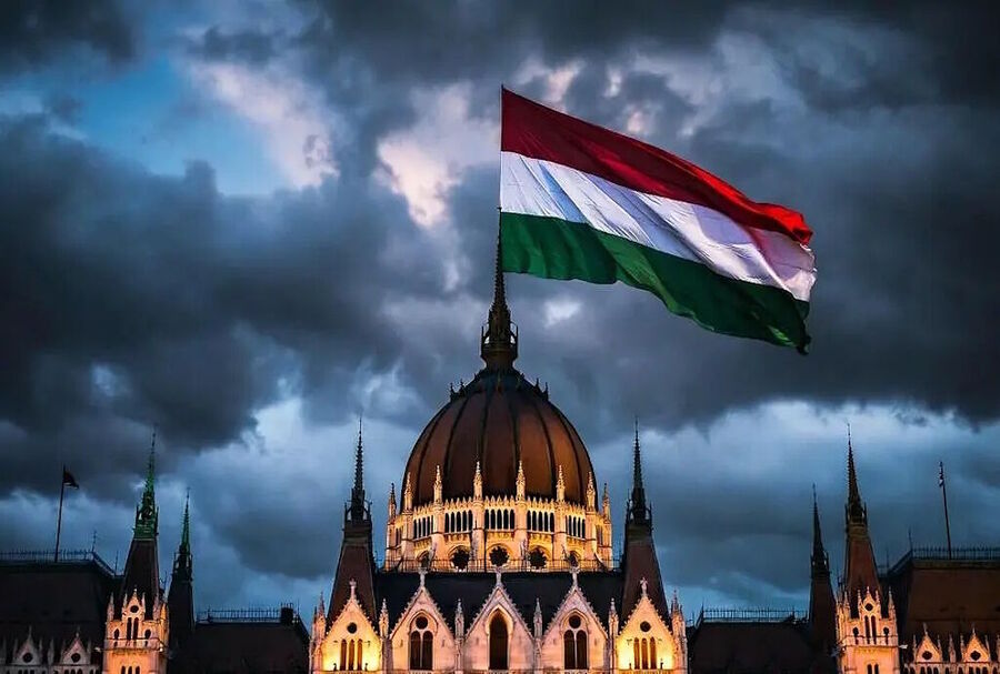 hungary parliament building flag