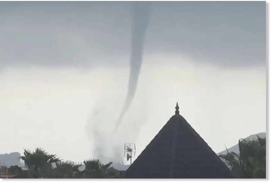 Klikni za povećanje Several marine tornadoes appeared offshore(