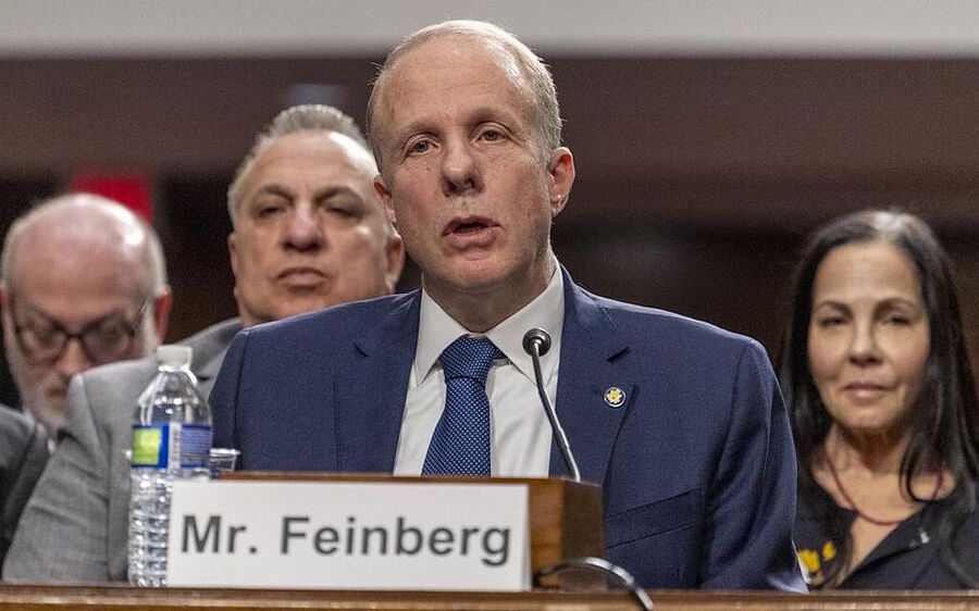 Klikni za povećanje Stephen Feinberg cerberus capitol deputy secretary of defense mic