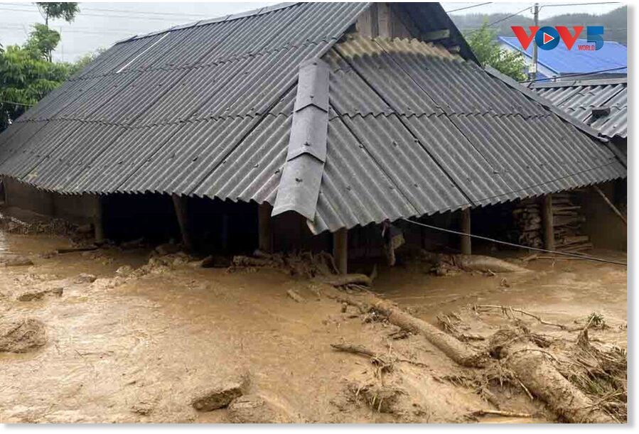 Klikni za povećanje Lai Chau steps up flood response after deadly flash floods