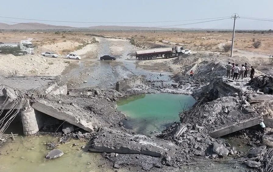 Klikni za povećanje us bomb iran bridge bandar khamir